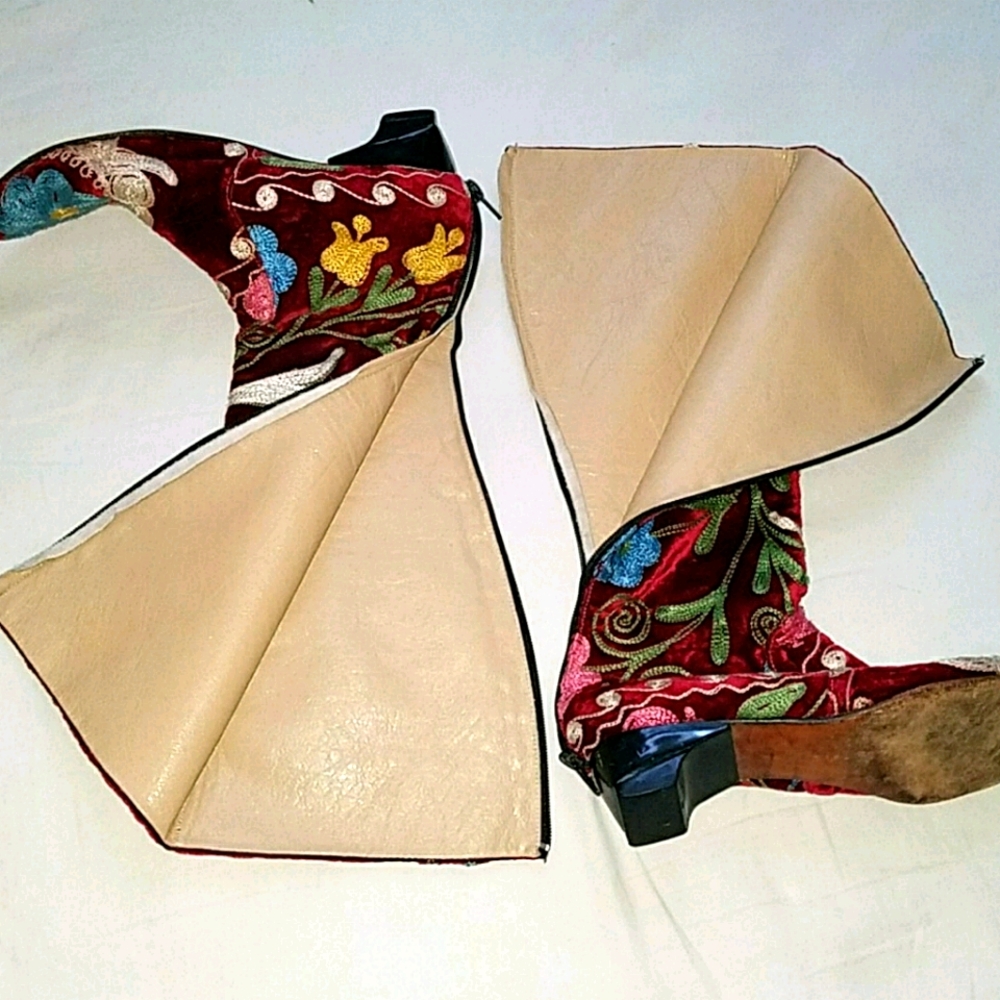 Vintage Anthropologie velvet embroidered boots - Picture 5 of 13